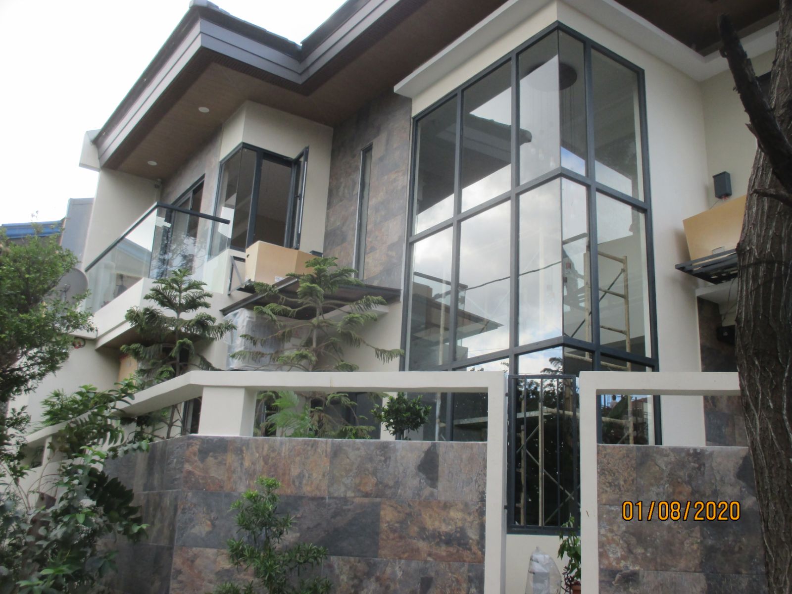 Residential home with floor-to-ceiling glass window tower